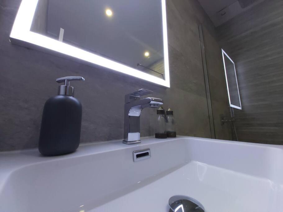 סביליה Luminoso Apartamento En El Centro, Con Mucho Arte מראה חיצוני תמונה